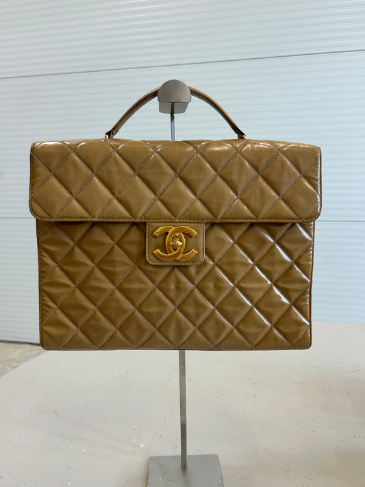 Chanel taske i beige patentlæder – Vintage computertaske