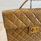 Chanel taske i beige patentlæder – Vintage computertaske