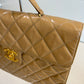 Chanel taske i beige patentlæder – Vintage computertaske